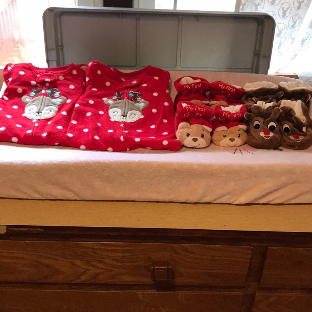 Holiday bundle ! 🎄 pajamas and soft slippers